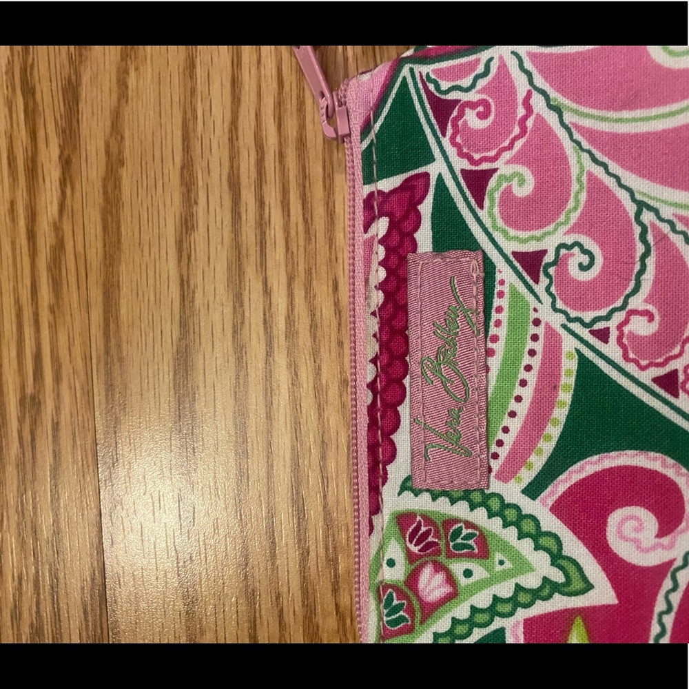 Vera Bradley ID/Card keychain case in “pinwheel pink” - Picture 3 of 6